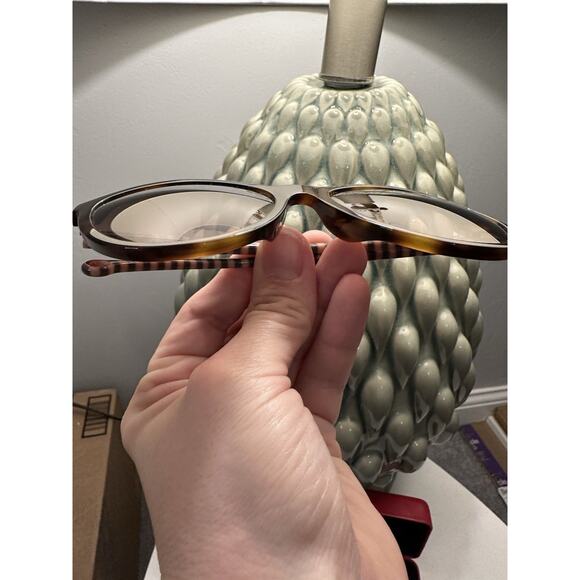 CAROLINA HERRERA SHE892K 5617 COL.0752 140 Tortoise Brown Stripes Sunglasses - Picture 6 of 14